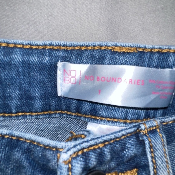 Super Cute Short Shorts Distressed on front and back - Picture 5 of 9